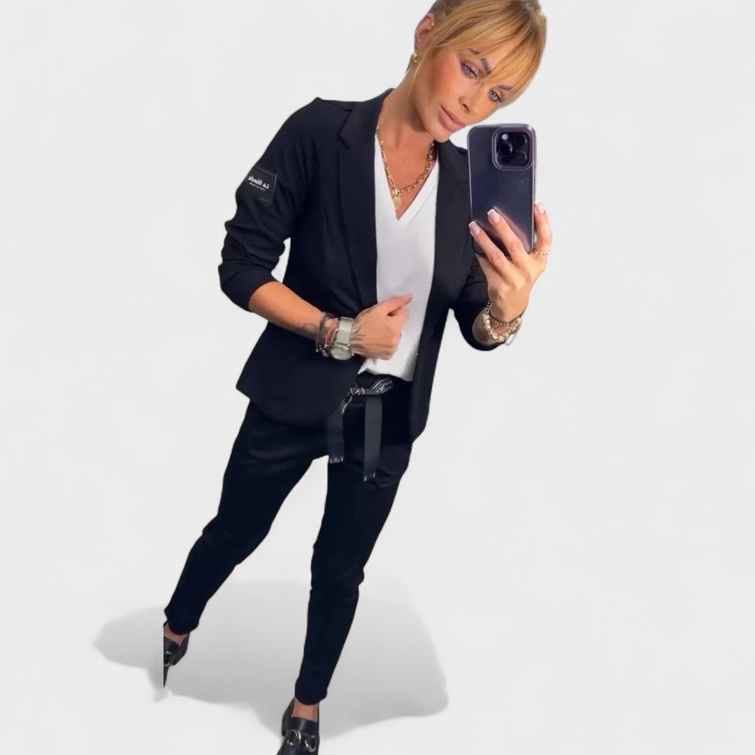 Nika – Customised Set: Soft Blazer and Wide Trousers