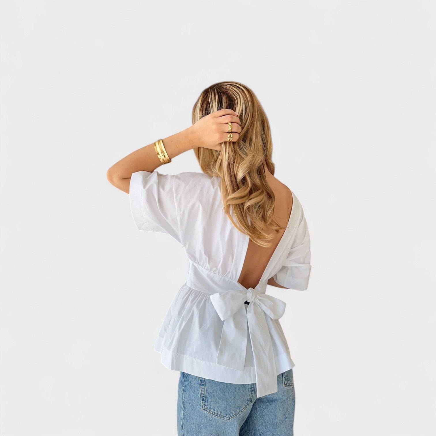 Margareta – Delicate Blouse with a Twist