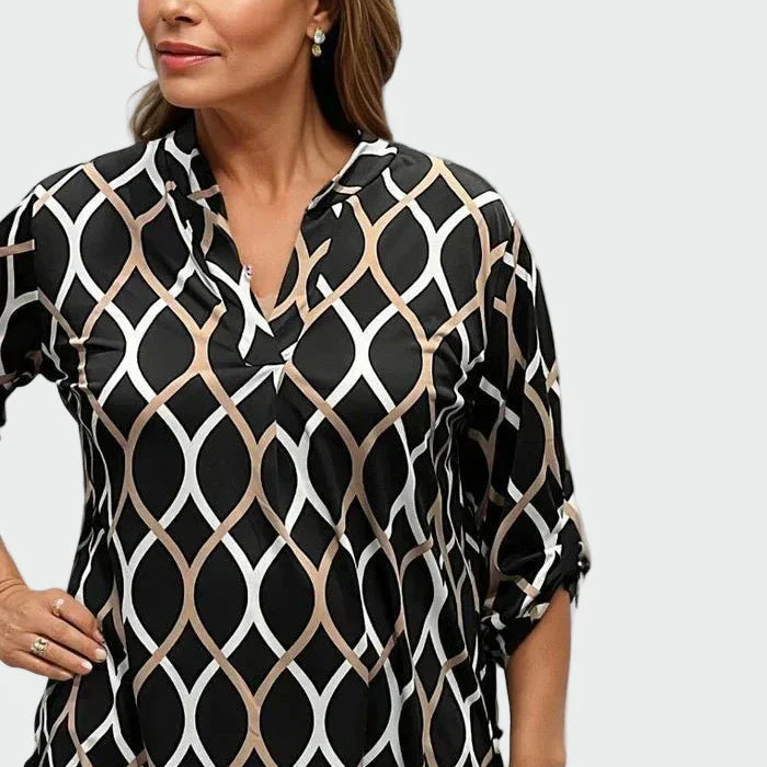Casual long-sleeved top with an elegant pattern