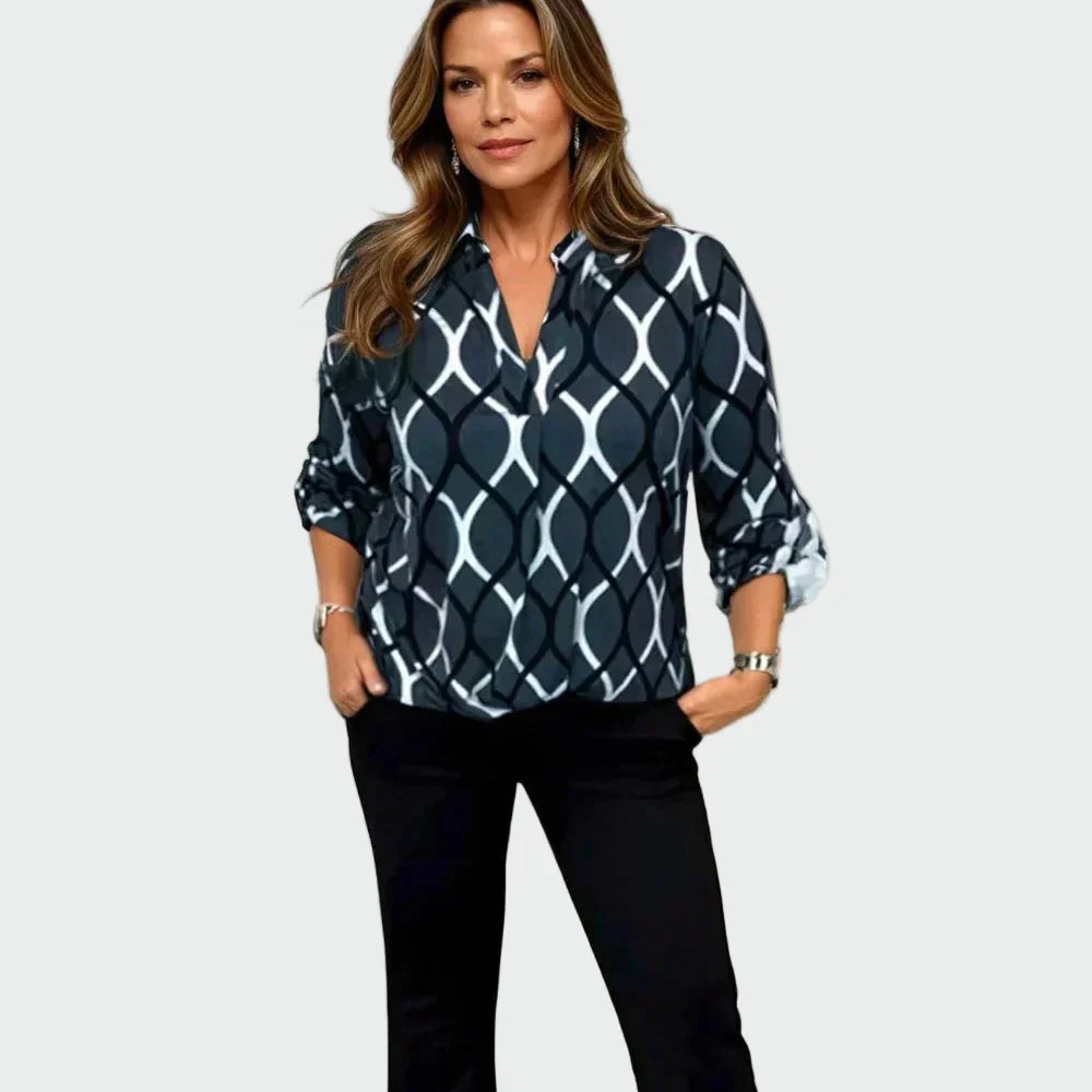 Casual long-sleeved top with an elegant pattern